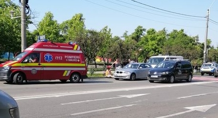 Accident în Baia Mare: O femeie și fetița ei de doi ani în cărucior, lovite pe trecerea de pietoni în zona Buclă. Au ajuns la spital (FOTO)