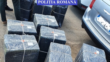 Filaj în Baia Mare: Un cetățean din Ucraina a fost depus „la răcoare” de oamenii legii. Avea mașina dubuită de țigări de contrabandă (FOTO)