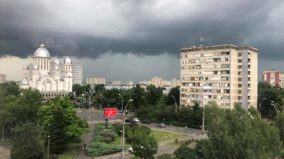 Fenomen meteo absolut inedit: Un nor de tip „shelf” surprins lângă municipiul Baia Mare. Ce este respectiv prin ce se caracterizează (FOTO)