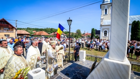 În această duminică: PS Timotei s-a aflat în mijlocul credincioșilor din Someș-Uileac (FOTO)