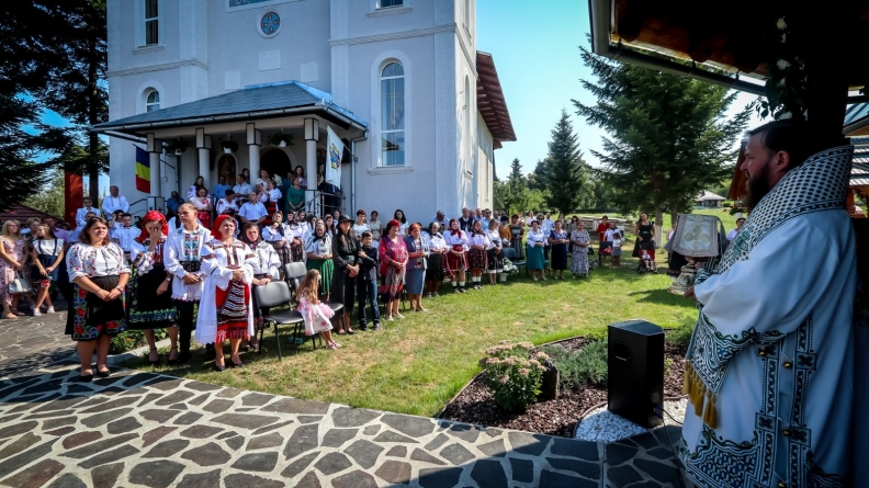 Sfânta Liturghie arhierească în Parohia Ortodoxă Cărpiniș (FOTO)