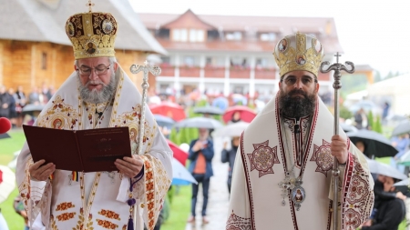 Hramul Mănăstirii Borșa Pietroasa: În fruntea soborului s-au aflat PS Iustin și PS Timotei, Episcopul Spaniei şi Portugaliei FOTO)