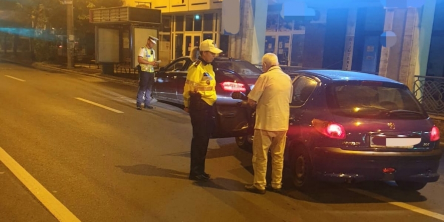 Acțiune pentru un trafic rutier în siguranță: Polițiștii au aplicat 60 de amenzi, în valoare de 52.200 de lei