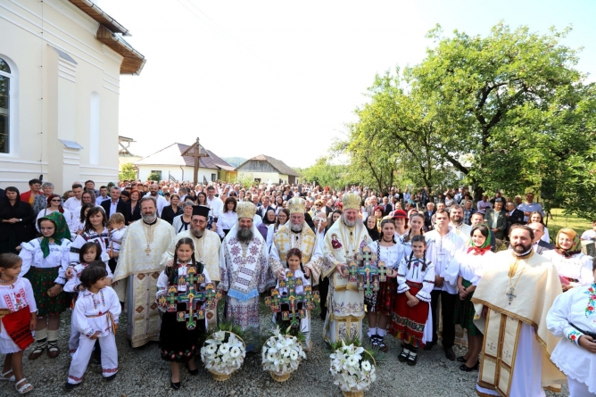 Târnosirea bisericii Parohiei Ortodoxe Drăghia; Trei ierarhi s-au aflat în fruntea soborului de preoți și diaconi