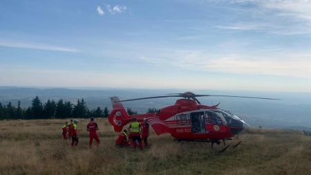 Intervenție cu elicopterul inclusiv: În județul Maramureș, Vârful Mogoșa, un bărbat, alergător montan, vârsta 39 ani, a avut nevoie de sprijin! (VIDEO ȘI FOTO)