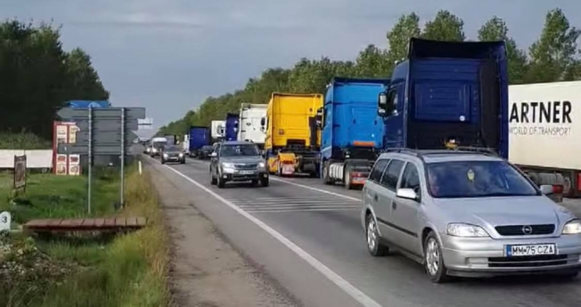 Protest la nivel național: În județul Maramureș transportatorii circulă în plimbare pe principalele șosele claxonând în trafic. Lista cererilor (VIDEO ȘI FOTO)