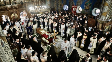 Preasfințitul Părinte Gurie, Întâiul Episcop al Devei și Hunedoarei, a fost condus pe ultimul drum (FOTO)