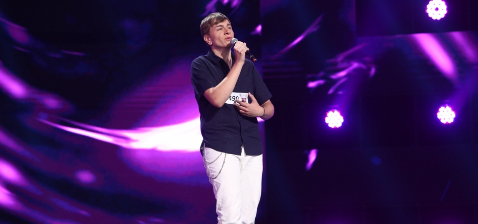 Show total pe scenă: Cătălin Budea, artistul nostru băimărean, a reușit să cucerească juriul XFactor, cu Amnesia lui Roxen! (VIDEO ȘI FOTO)