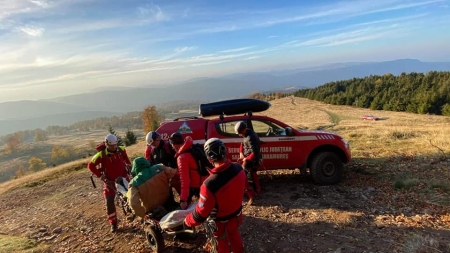 O nouă alertă Salvamont: În județul Maramureș un tânăr a primit urgent ajutorul salvatorilor montani după ce s-a accidentat la nivelul glenzei! (VIDEO ȘI FOTO)