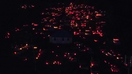 Luminația în Maramureș: Cimitirele s-au transformat în adevărate grădini de culoare și lumină (FOTO)