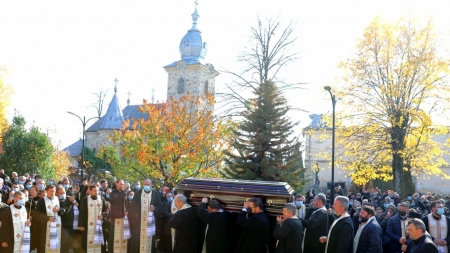 Părintele Arhimandrit Dr. Emanuil Rus, starețul Mănăstirii Bixad, a fost condus pe ultimul drum (FOTO)