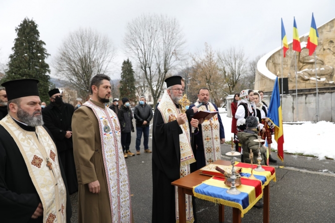 Ziua Națională: Solemnități oficiale la Monumentul Ostașului Român din  Baia Mare (FOTO)