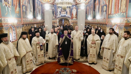 Sfânta Liturghie arhierească la Mănăstirea Rohia: A fost hramul paraclisului de la demisolul Mănăstirii (FOTO)