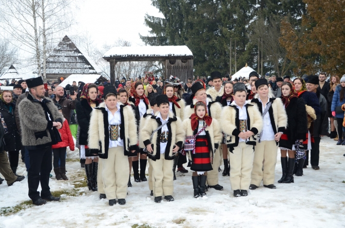 În Sighetu Maramației a avut loc cea de-a 53-a ediție a Festivalului de Datini și Obiceiuri de Iarnă “Marmația” (FOTO)