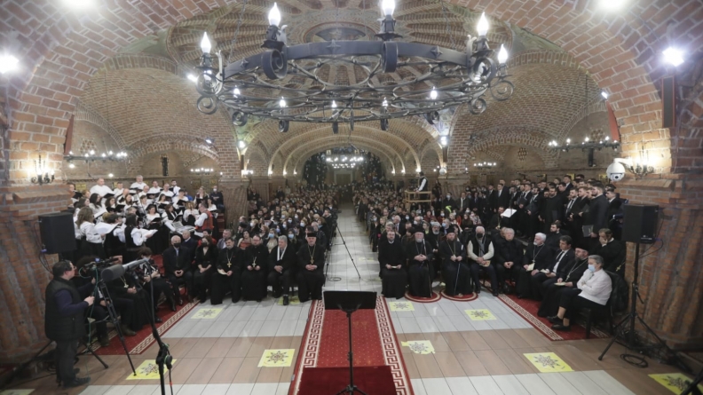 „Domnul pe pământ”: Un regal al colindelor româneşti la Catedrala Episcopală din Baia Mare (FOTO)