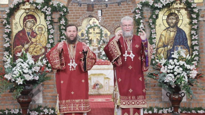 Ierarhii slujesc la Catedrala Episcopală de Florii; În această zi, acum 28 de ani, PS Iustin era hirotonit Arhiereu