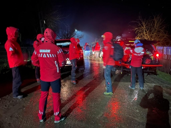 Căutări cu deznodământ fericit: În județul Maramureș un adolescent a fost găsit teafăr după ore de căutări la care au participat zeci de oameni!(VIDEO ȘI FOTO)