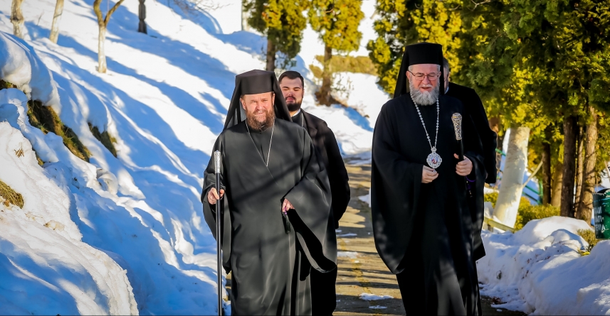 Unde liturghisesc ierarhii în această duminică