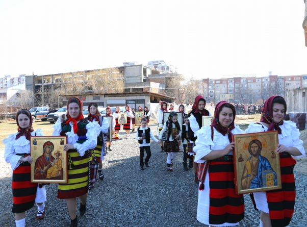 La Catedrala Episcopală din Baia Mare: Procesiune cu icoane de Duminica Ortodoxiei