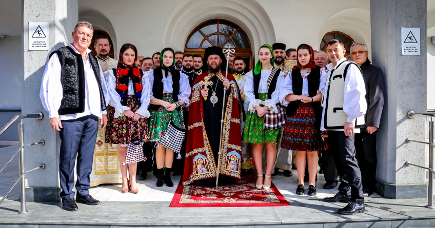 În a doua zi de Paști: PS Timotei Sătmăreanul a săvârșit Sfânta Liturghie arhierească la Catedrala Istorică din Baia Mare (FOTO)