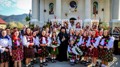 PS Timotei Sătmăreanul a săvârșit Sfânta Liturghie la biserica din Dragomirești (FOTO)