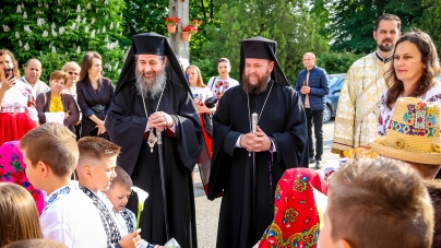 PS Timotei Sătmăreanul și PS Siluan, Episcopul român ortodox din Ungaria, au târnosit biserica și au săvârșit Sfânta și Dumnezeiasca Liturghie în Medieșu Aurit