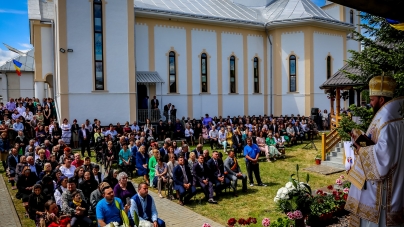 Eveniment important în Gârdani: PS Timotei Sătmăreanul a târnosit biserica și a binecuvântat capela mortuară