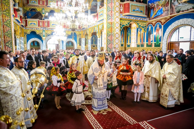 Sfânta Liturghie arhierească la Parohia Ortodoxă Călinești Oaș