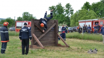 Pompierii voluntari din Fărcașa, locul 1 la concursul zonal desfășurat la Ariniș