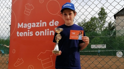 Pasionată de tenis: Raluka Matei a obținut locul I la categoria U10 fete în cadrul primei ediții a evenimentului „Open Maramureș”