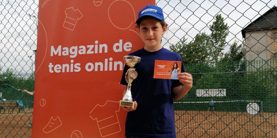 Pasionată de tenis: Raluka Matei a obținut locul I la categoria U10 fete în cadrul primei ediții a evenimentului „Open Maramureș”