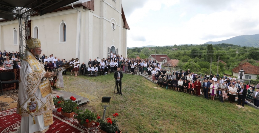 În această duminică: PS Iustin s-a aflat în mijlocul credincioșilor din Parohia Ortodoxă Cernești (FOTO)