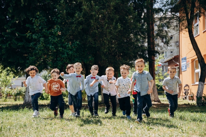 A început vacanța mare; Când se reîntorc preșcolarii și elevii în unitățile de învățământ