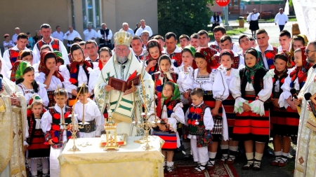 A fost târnosită biserica din localitatea Sat Șugatag (FOTO)