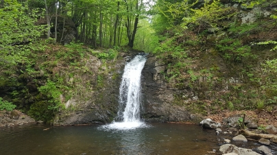 Ștur – una din cele mai frumoase cascade din Maramureș; A fost semnalizată, iar acum va fi mai ușor de găsit (FOTO)