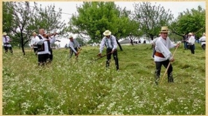 „Hai la coasă cu codrenii”: La final de săptămână va avea loc un concurs de cosit în Codru Butesii