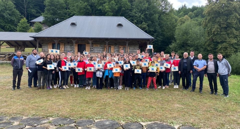 Peste 60 de tineri au participat la tabăra de vară “Spre înălțimea credinței în Munții Maramureșului” (FOTO)