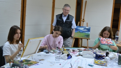 Atelier de pictură la Biblioteca Județeană „Petre Dulfu” Baia Mare coordonat de maestrul Vincent Claude Van Waeyenberghe