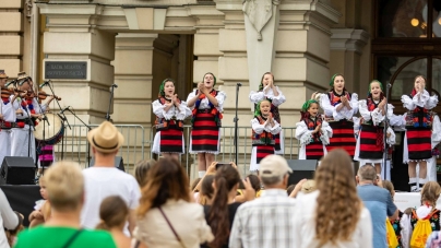 Ansamblul folcloric „Mugurelul” din cadrul Clubului Elevilor Sighetu Marmației participă la un festival internațional în Polonia