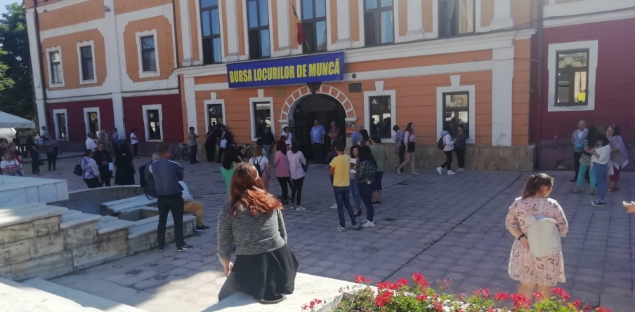 Peste 250 de persoane au participat la bursa locurilor de muncă în Sighetu Marmației