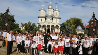 Slujba Paraclisului Maicii Domnului la Parohia Ortodoxă Lucăceni