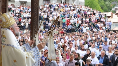 PS Iustin la hramul Mănăstirii Rohia: „Maica Domnului ne-a fost mereu ocrotitoare şi Mamă bună”