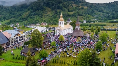 Hram la Mănăstirea Moisei; Mii de credincioși s-au rugat alături de Preasfințitul Părinte Siluan, Episcopul ortodox român al Ungariei (FOTO)