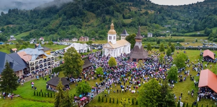 Hram la Mănăstirea Moisei; Mii de credincioși s-au rugat alături de Preasfințitul Părinte Siluan, Episcopul ortodox român al Ungariei (FOTO)