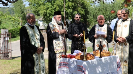 În Ocoliș: Slujbă de pomenire în memoria scriitorilor neamului românesc (FOTO)