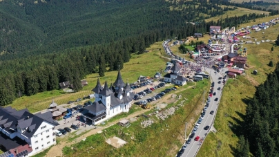 Mii de oameni au fost prezenți la cea de-a 50-a ediție a Festivalului Interjudețean de Folclor „Hora la Prislop” (FOTO)