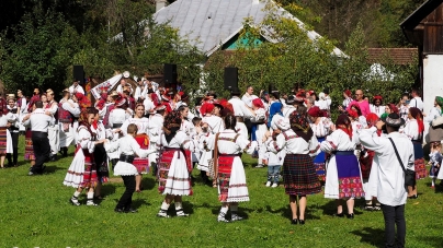 Suciu de Sus, gazda evenimentului „Joc la Șură”; Participanții au scos din lada de zestre straiele cele mai frumoase