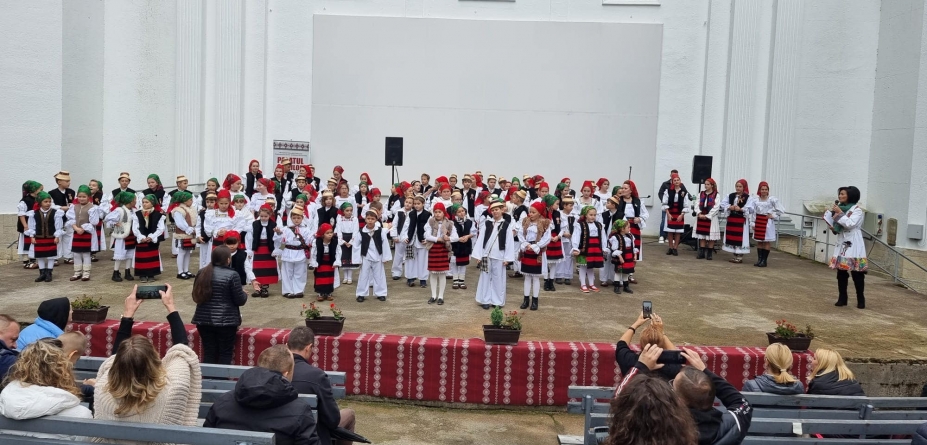 Spectacol susținut de Palatul Copiilor din Baia Mare la Teatrul de vară