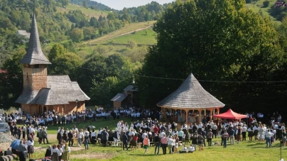 Hram: Mănăstirea “Nașterea Maicii Domnului” Valea Scradei din Vișeu de Sus îmbracă straie de sărbătoare (FOTO)