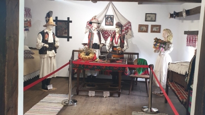 Aproape 50.000 de persoane au vizitat expoziția temporară „Identitate românească – obiceiuri de nuntă din Maramureș” la Muzeul Satului Bucovinean din Suceava